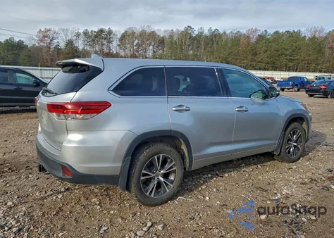 2018 Toyota Highlander Le z USA, uszkodzony, nr VIN 5TDBZRFH3JS894297